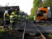 В Германии поезд столкнулся с грузовиком, более десятка пострадавших