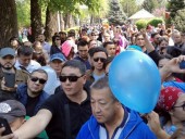 В Казахстане в день выборов задержали около ста протестующих