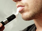 Трамп планирует запретить продажу в США ароматизированных электронных сигарет