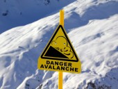 В итальянских Альпах лавина унесла жизни женщины и двух детей