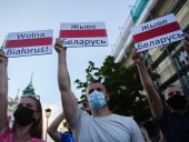 Из-за протестов и насилия в Беларуси массово увольняются работники государственных СМИ