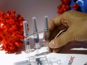 Китай начал массовую вакцинацию от коронавируса до завершения испытаний вакцин