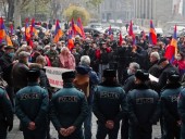 Нагорный Карабах: в Ереване тысячи людей поминают погибших и требуют отставки Пашиняна