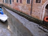 В Венеции высохли знаменитые каналы