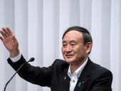 Премьер Японии - первый иностранный лидер, с которым встретится Байден