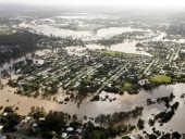 Австралию накрыли дожди: жителей просят не покидать дома во время наводнения