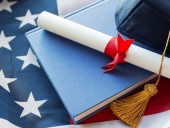 В США разрешат некоторым иностранным студентам приехать на обучение несмотря на карантин