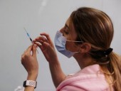 В Германии пациентам вместо вакцины вкололи физраствор