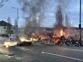 В Северной Ирландии уже шестую ночь продолжаются беспорядки: пострадали десятки полицейских