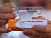 Вакцина CoronaVac в 98% случаев предотвратила летальные случаи от COVID-19 в Индонезии