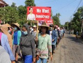 Три месяца протестов в Мьянме: люди снова выходили на митинг, СМИ сообщили о взрывах