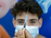 Швейцария планирует начать вакцинацию подростков со следующей недели