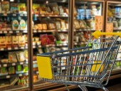В Беларуси ввели регулирование цен на основные продукты питания