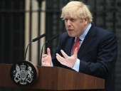 Британский премьер Джонсон самоизолируется после контакта с больным COVID-19 на фоне критики