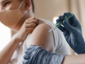 Великобритания одобрила вакцину Moderna для детей с 12 лет