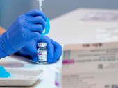 В Швеции предлагают прививать третьей дозой вакцины от COVID-19 лиц с тяжелыми болезнями