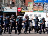Тысячи протестующих в столице Бангладеш столкнулись с полицией на фоне мусульманско-индуистской напряженности в стране