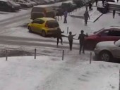Школьники бросаются под колеса авто: в России приобретает популярность опасный челлендж