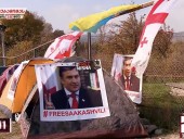 Около десяти сторонников Саакашвили голодают в палатках возле тюрьмы в Рустави
