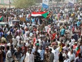Тысячи людей в Судане протестуют против соглашения между премьер-министром Хамдоком и военными