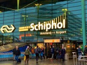 В Амстердаме восьмерых пассажиров забрали из рейса за отказ надеть маски