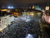 В Польше прошли массовые акции в память об умершей беременной