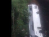 В Колумбии пассажирский автобус сорвался в пропасть: есть погибшие и пострадавшие