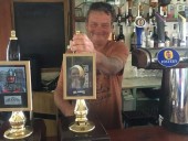 На британском острове ищут работника на необычную должность: рабочий будет барменом, экскурсоводом и королем в одном лице
