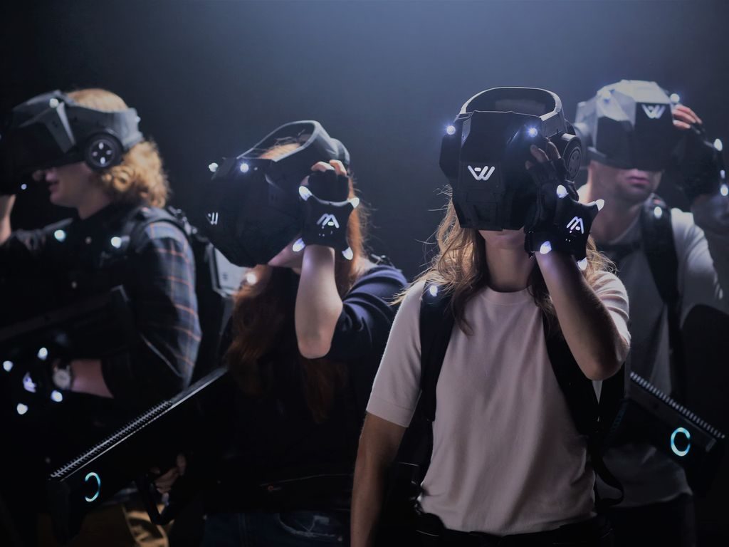 VR клуб с полным погружением: игры для всей семьи