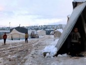 Сжигают старую одежду, пластик и овечий навоз: сотни тысяч ливанцев и сирийцев оказались в ловушке снежной бури