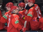 Из-за пьянства, курения и отсутствия масок: молодёжные хоккейные сборные России и Чехии сняли с рейса в Канаде