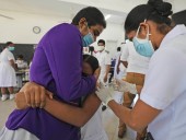 Шри-Ланка начала вакцинацию детей в ожидании всплеска COVID