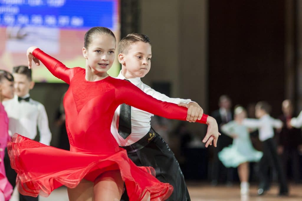 Спортивные бальные танцы: интересное увлечение для детей любого возраста